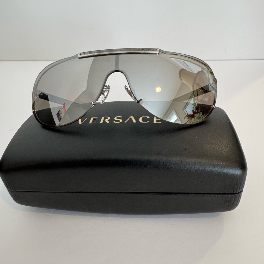 Versace Silver Mirrored Shield Sunglasses (Unisex😎🔥🔥🔥 - Picture 2 of 9